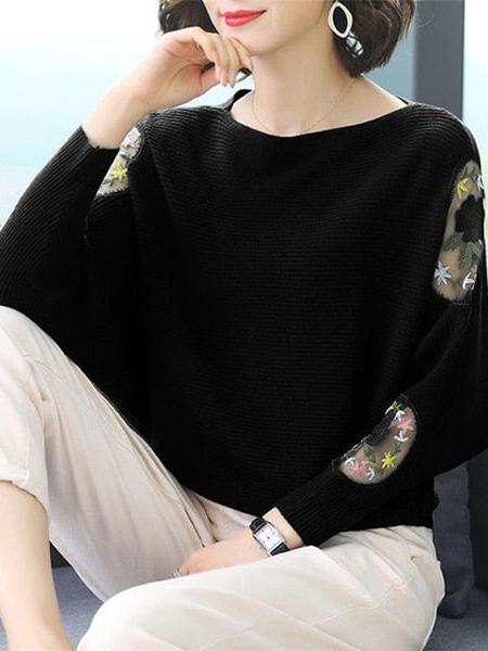 Pull noir fleuri brodé