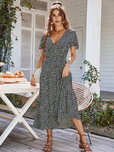 Robe fleurie avec manches noire