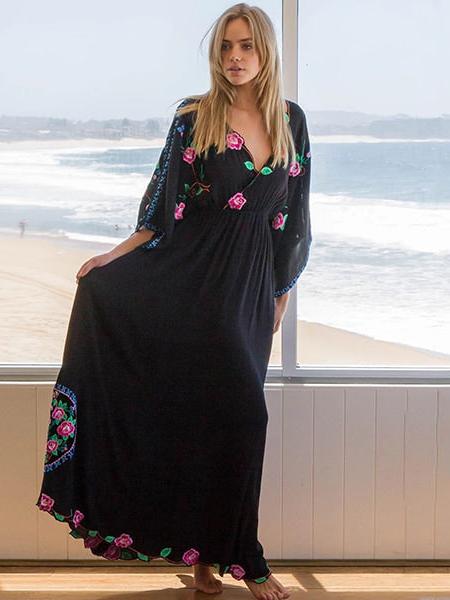 robe brodée fleurs noire